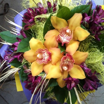 Букет из орхидей и альстромерий #1